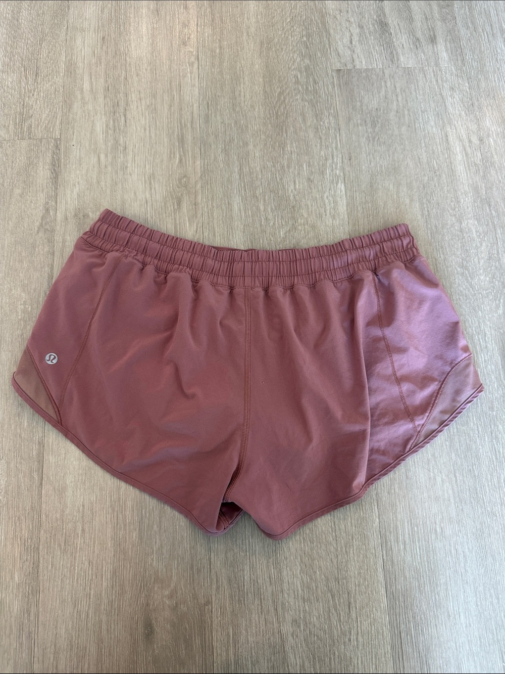 Lululemon Hotty Hot Shorts 2.5 Pink Size 10 - Picture 2 of 4
